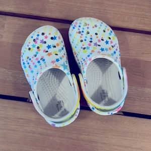 Crocs Girls Toddler Classic Clog in Disco Stars Grey